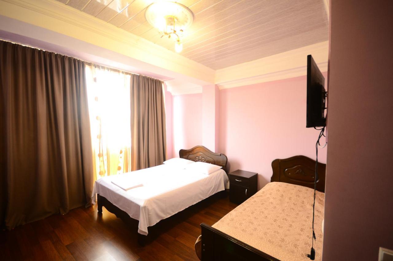 Hotel Peria バトゥーミ エクステリア 写真