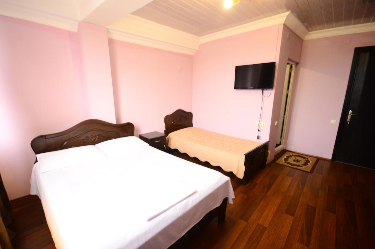 Hotel Peria バトゥーミ エクステリア 写真