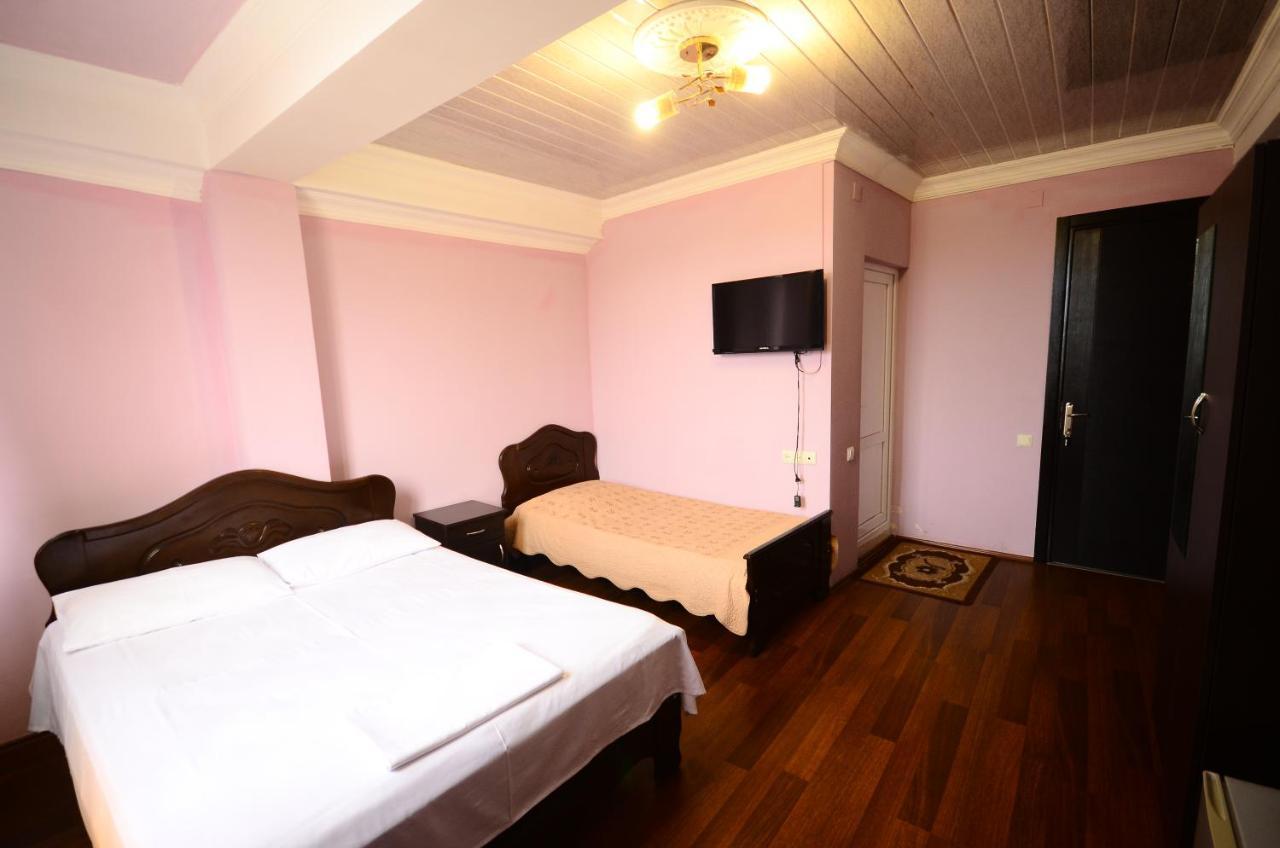 Hotel Peria バトゥーミ エクステリア 写真
